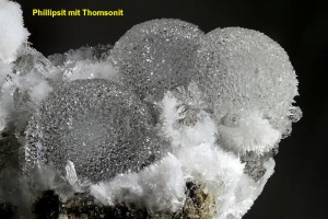 Photo 9 Phillipsit mit Thomsonit.jpg